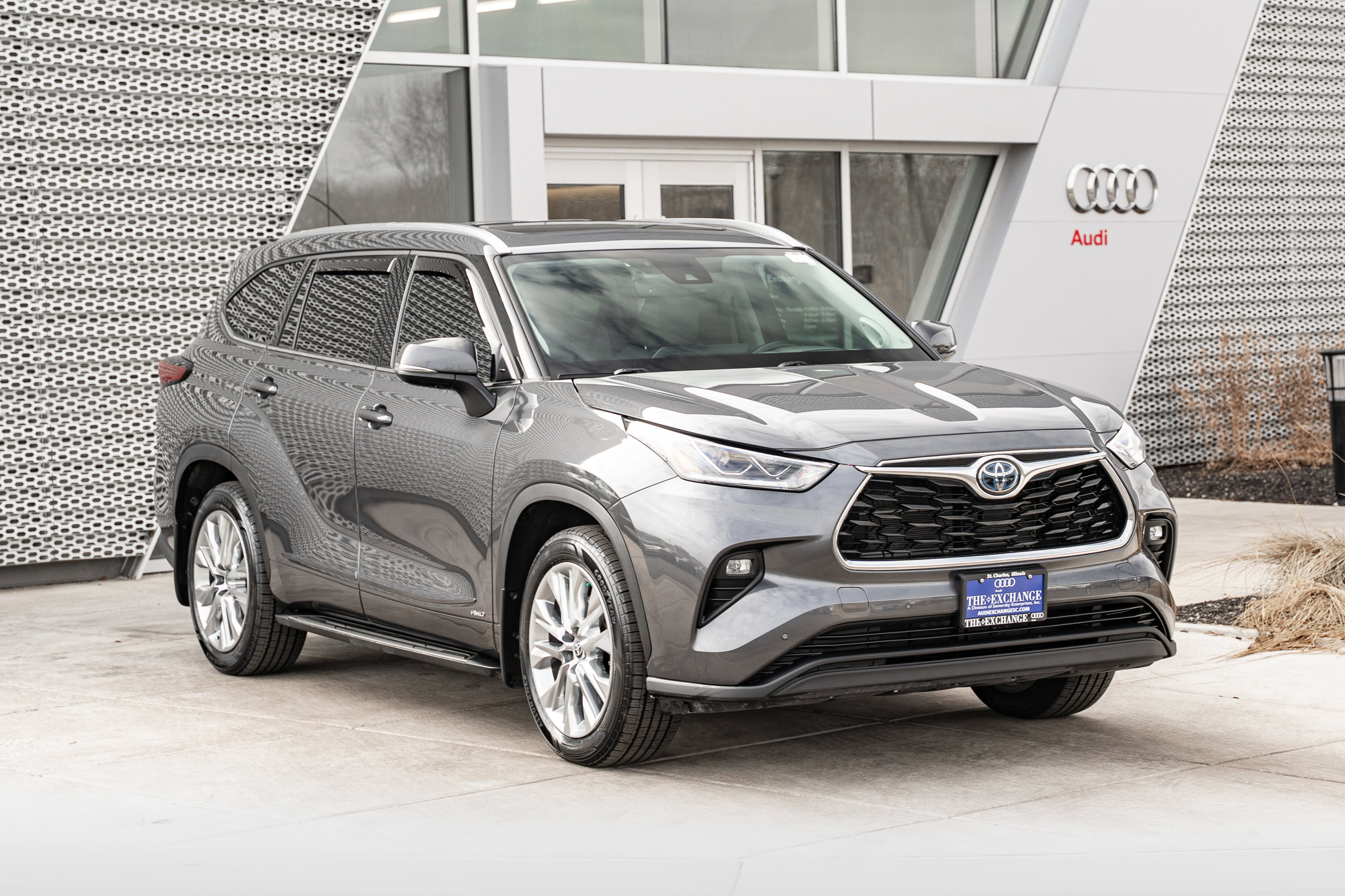 Used 2023 Toyota Highlander Limited image 2