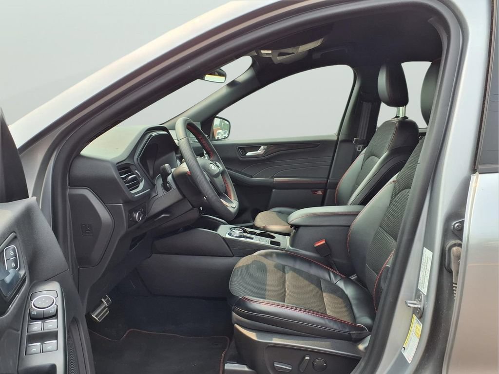 Used 2023 Ford Escape ST-Line w/ Tech Pack #1 AWD/4WD image 13