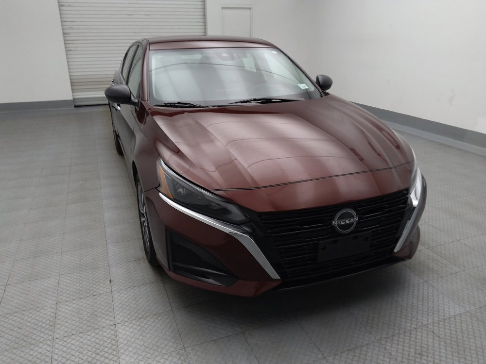 Used 2025 Nissan Altima 2.5 SV FWD image 14