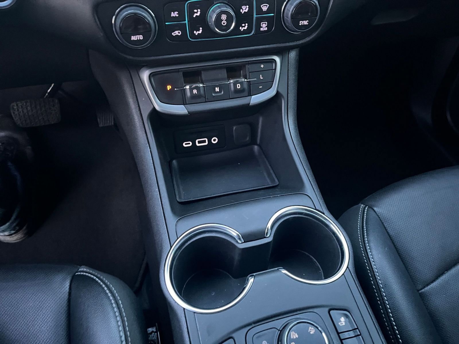 Used 2024 GMC Terrain SLT image 42