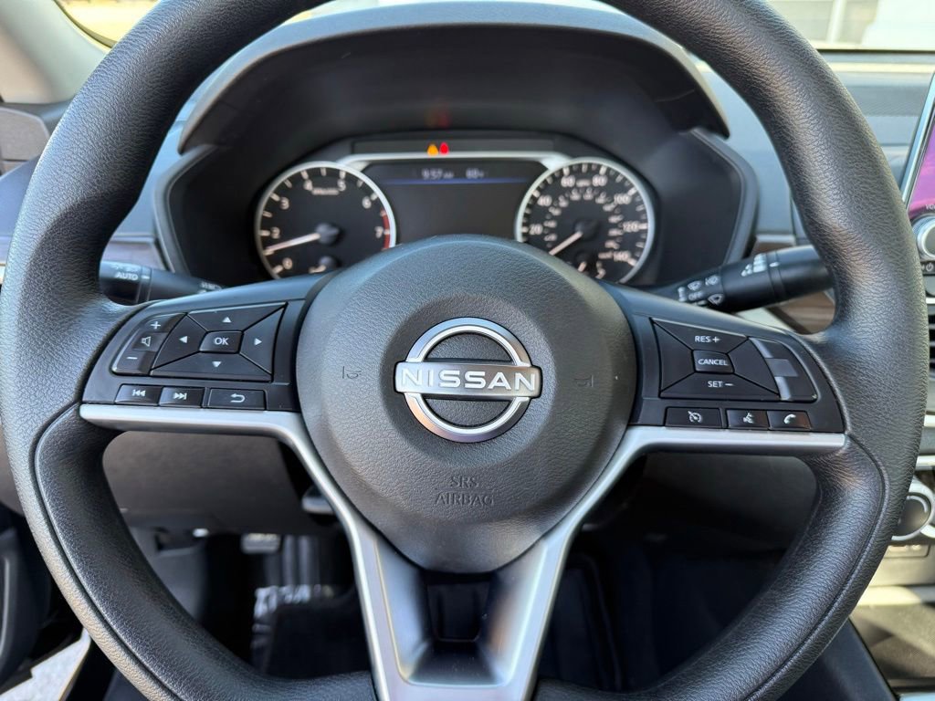 Used 2024 Nissan Altima 2.5 SV FWD image 41