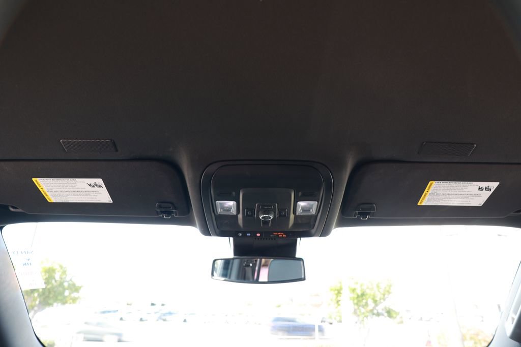 Used 2025 Chevrolet Suburban Premier image 27