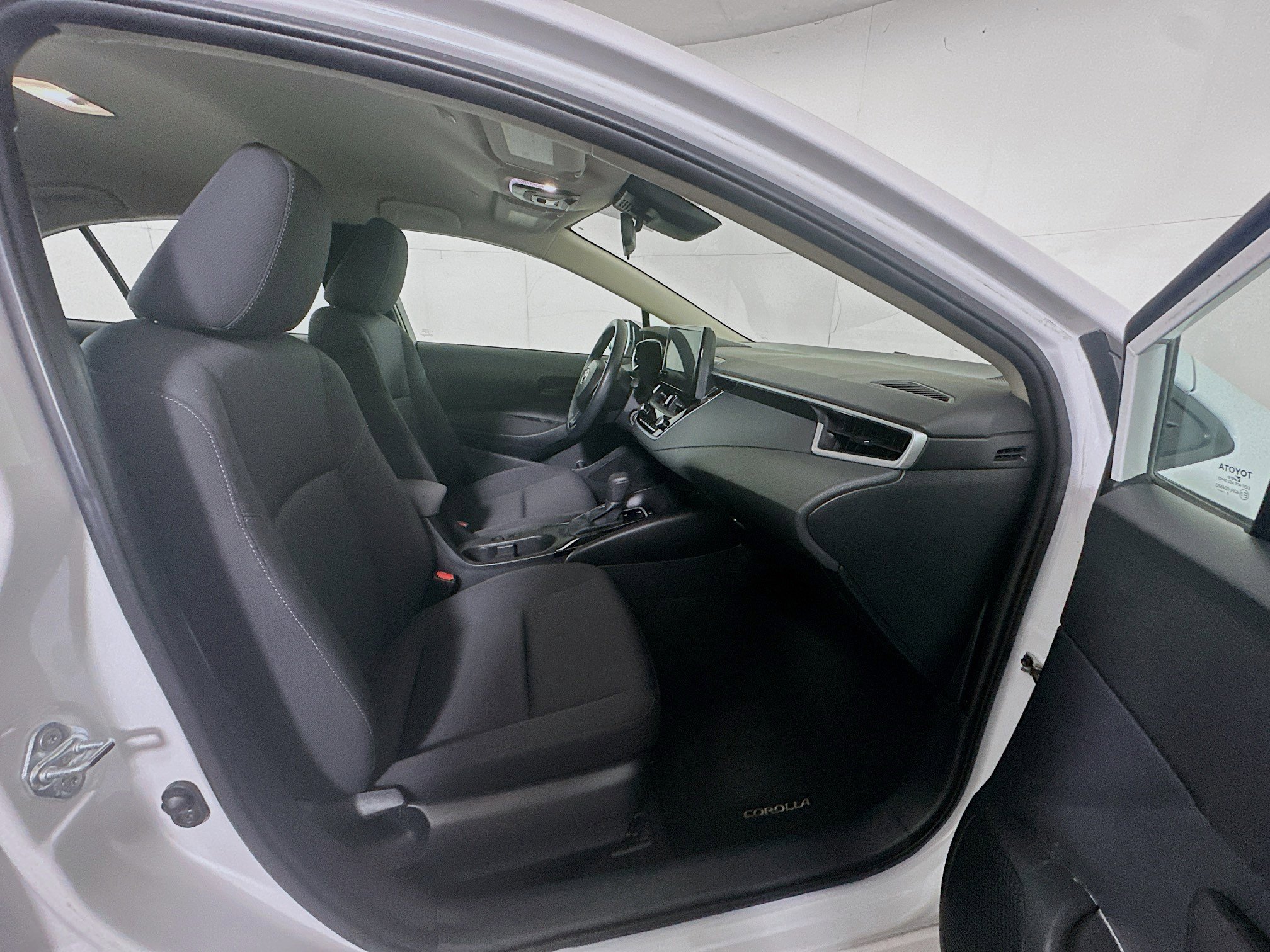 Used 2024 Toyota Corolla LE FWD image 29