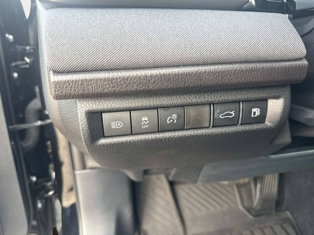 Used 2025 Toyota Camry LE image 29