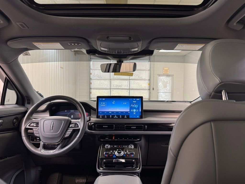 Used 2023 Lincoln Nautilus Reserve image 21