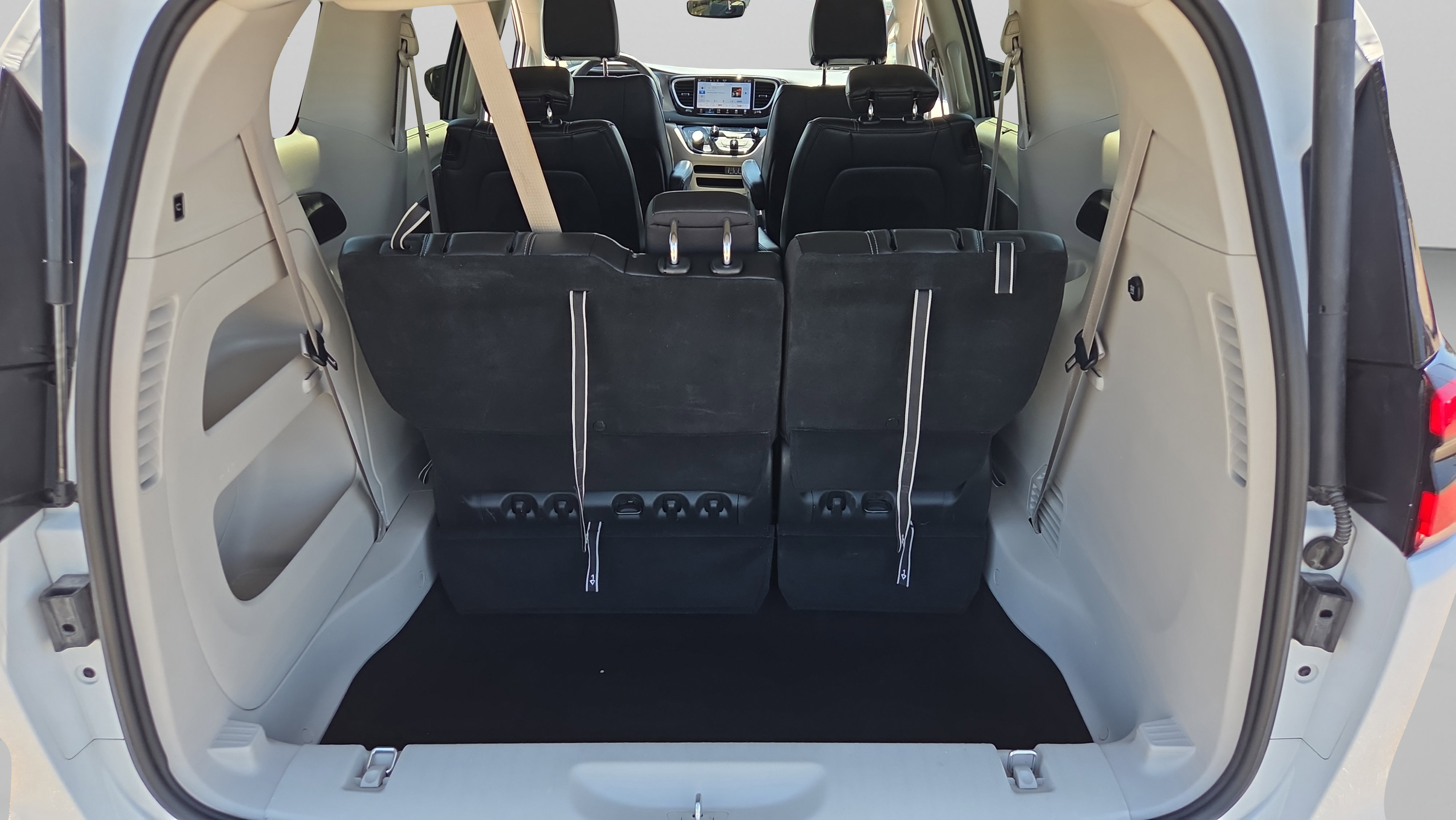 Used 2024 Chrysler Pacifica Touring-L image 25