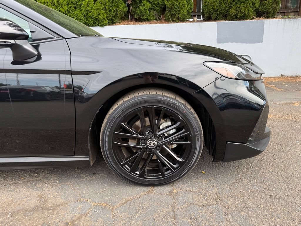 Used 2025 Toyota Camry SE FWD image 11