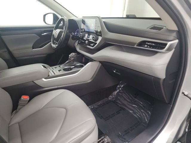 Used 2022 Toyota Highlander XLE image 40