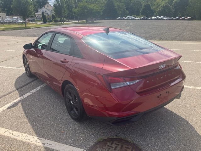 Used 2023 Hyundai Elantra SEL w/ Cargo Package FWD image 7