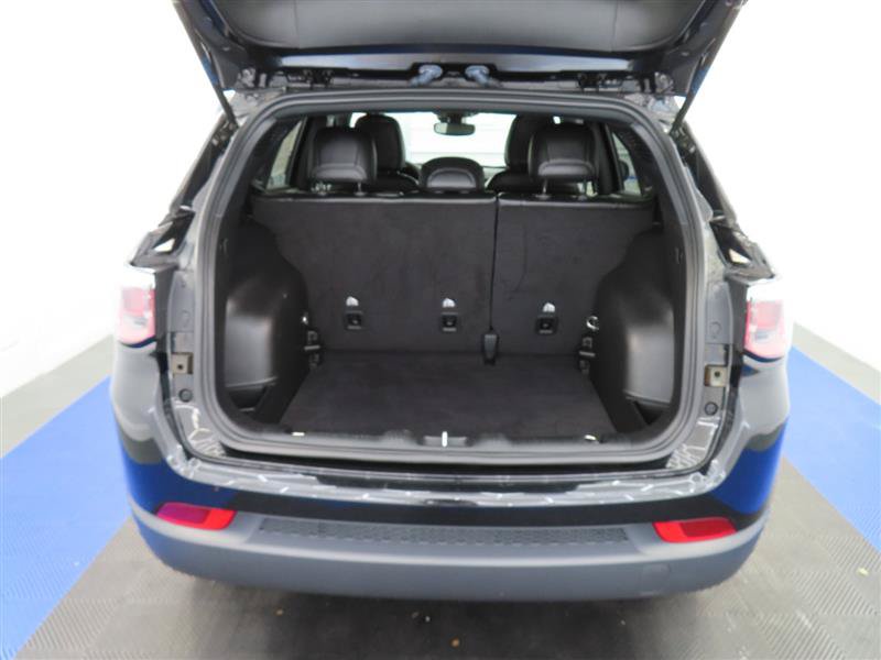 Used 2023 Jeep Compass Latitude AWD/4WD image 12