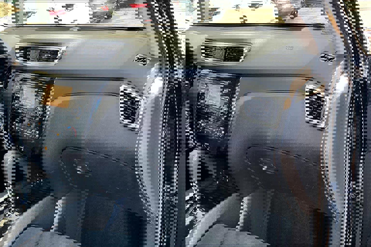 Used 2016 Nissan Rogue S w/ Appearance Package image 17