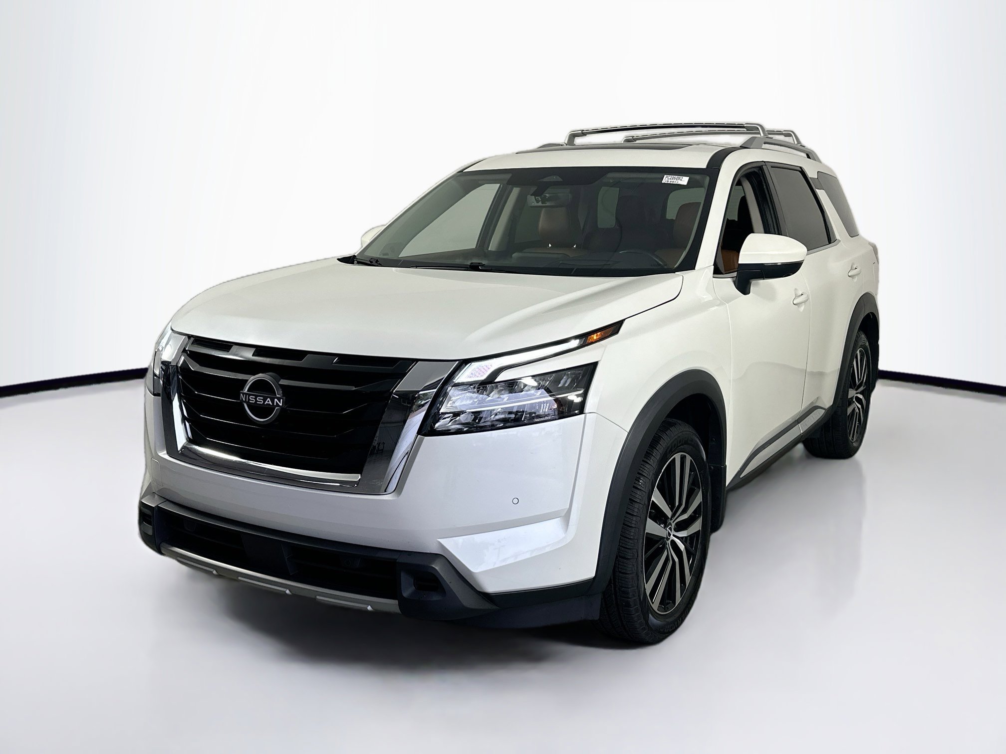 Used 2023 Nissan Pathfinder Platinum image 1