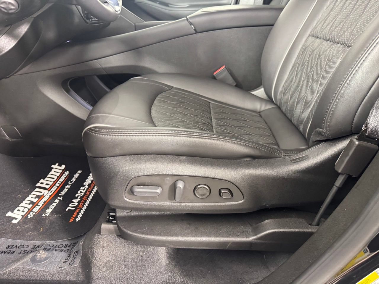 Used 2023 Buick Enclave Avenir w/ Avenir Technology Package AWD/4WD image 26