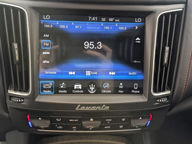Used 2018 Maserati Levante AWD/4WD image 21