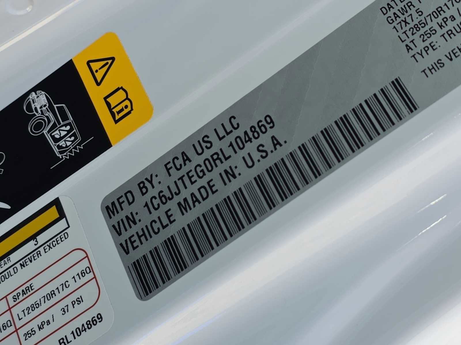 Certified 2024 Jeep Gladiator Mojave w/ Technology Group image 23