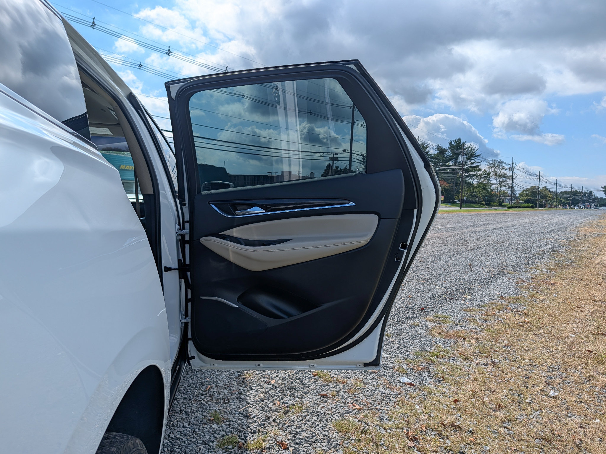 Used 2019 Buick Enclave Essence FWD image 12