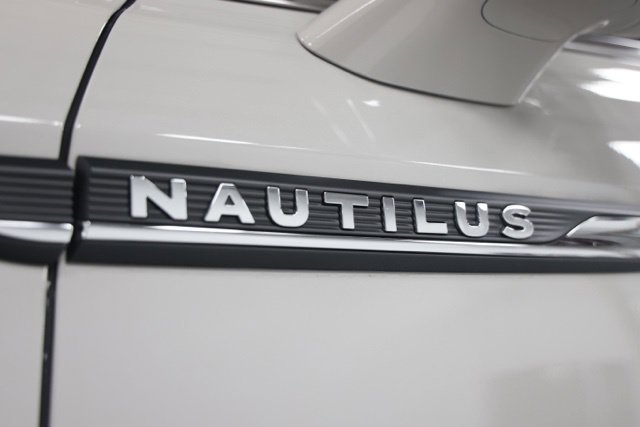Used 2023 Lincoln Nautilus Reserve AWD/4WD image 7