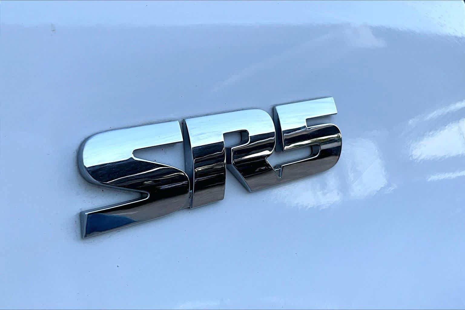 Used 2020 Toyota 4Runner SR5 AWD/4WD image 31