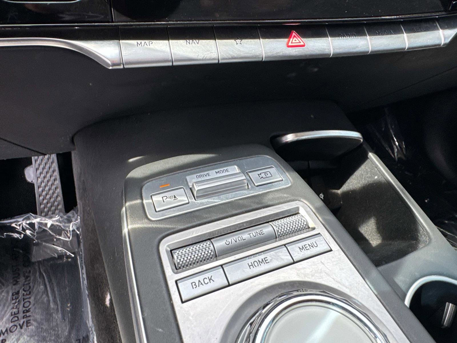 Used 2025 Genesis Electrified GV70 image 16