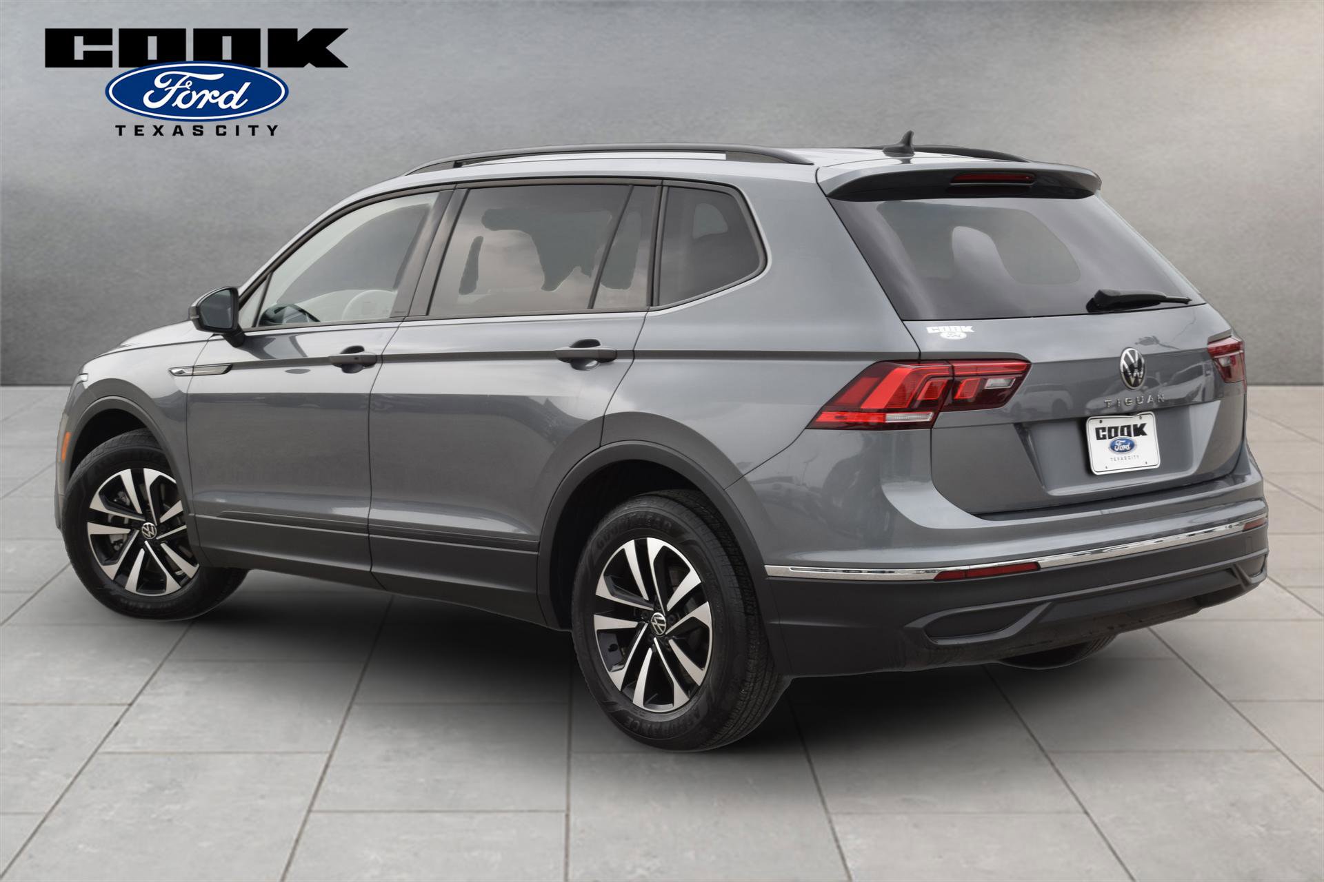Used 2023 Volkswagen Tiguan S w/ Driver Assistance Package FWD image 4