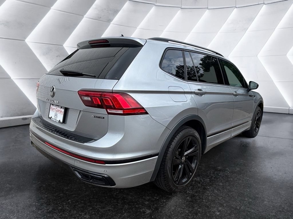 Used 2024 Volkswagen Tiguan SE R-Line AWD/4WD image 4