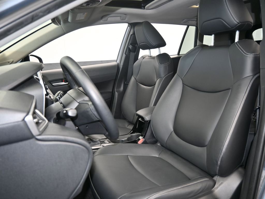 Used 2022 Toyota Corolla Cross XLE image 11