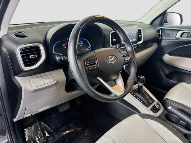 Used 2024 Hyundai Venue SEL FWD image 22