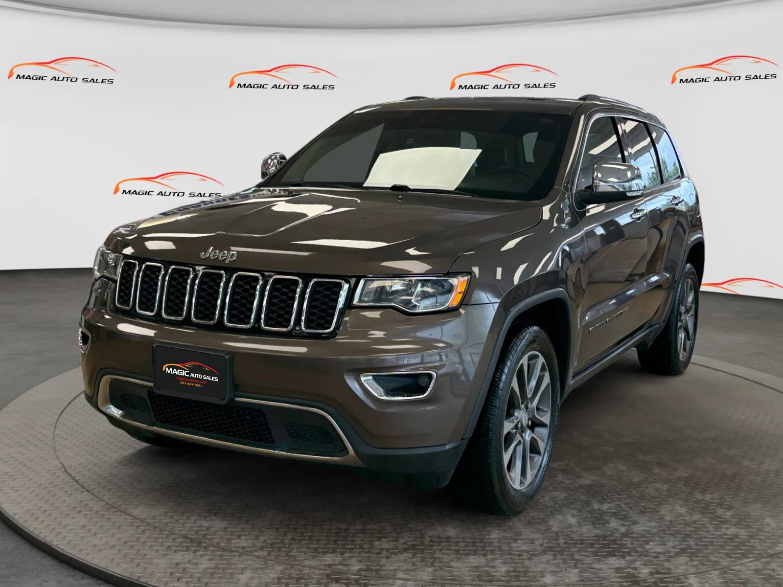 Used 2018 Jeep Grand Cherokee Limited AWD/4WD image 1