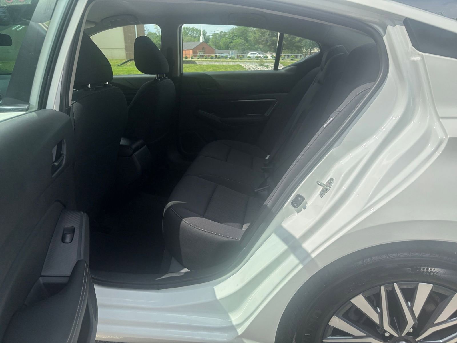 Used 2025 Nissan Altima 2.5 SV FWD image 24