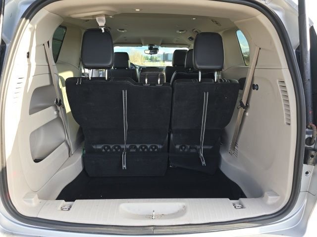 Used 2024 Chrysler Pacifica Touring-L image 11