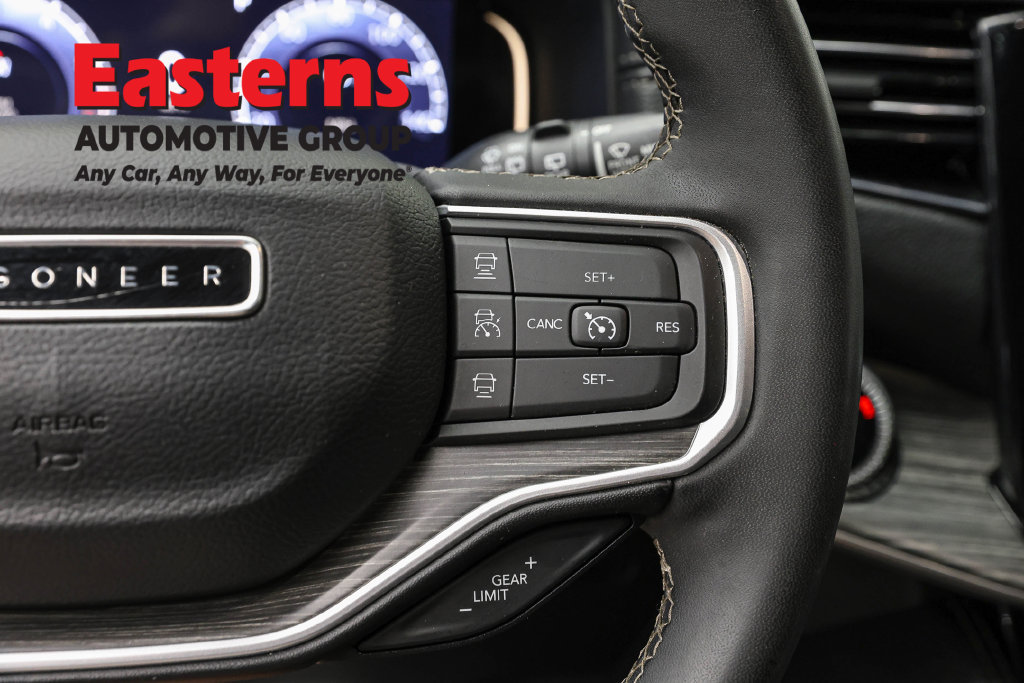 Used 2024 Jeep Wagoneer L Series II RWD image 18