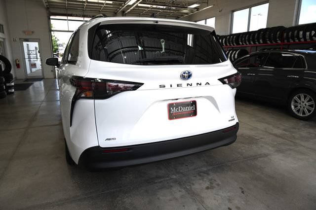 Used 2023 Toyota Sienna LE AWD/4WD image 7