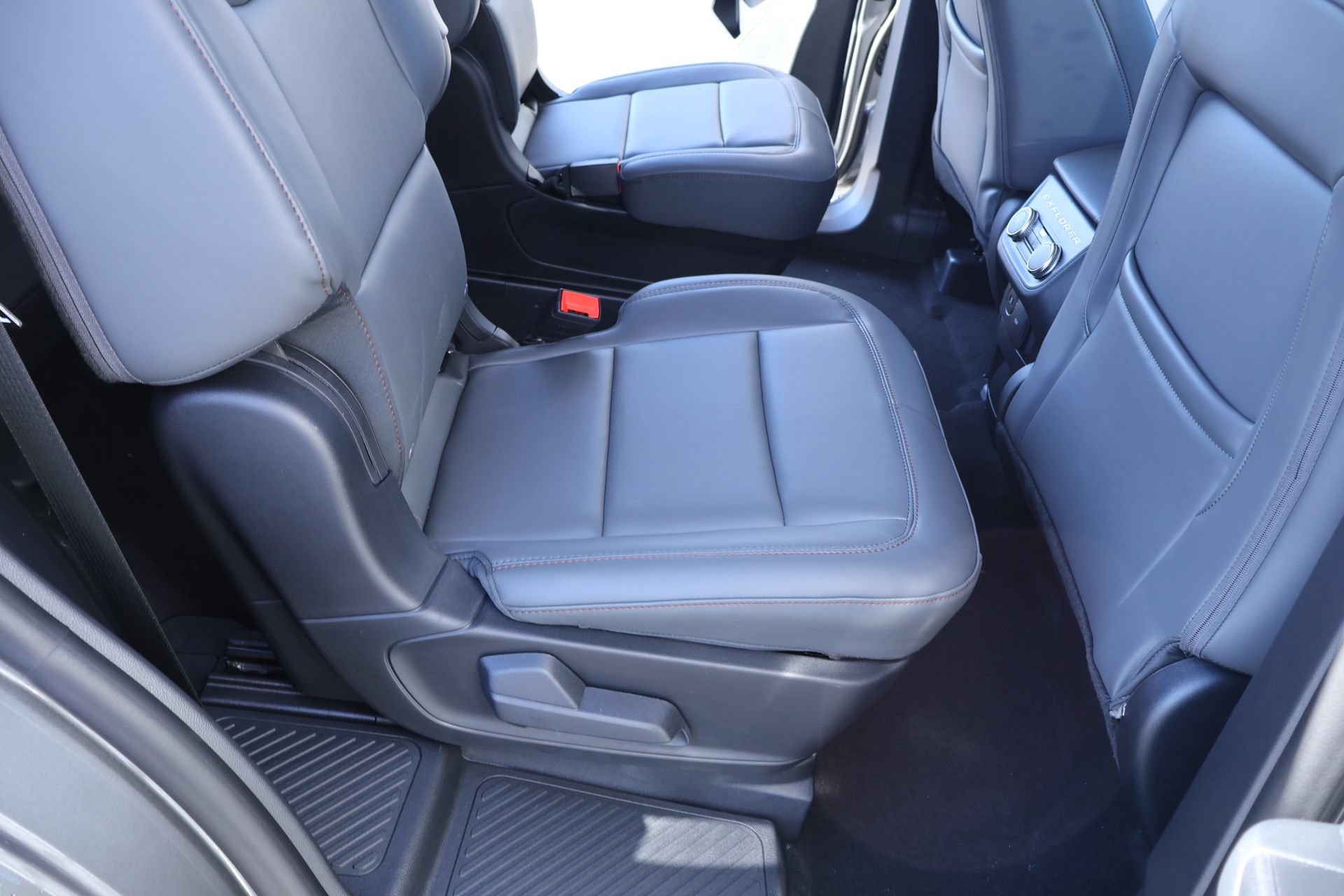 New 2026 Ford Explorer Active w/ Active Comfort Package RWD image 16
