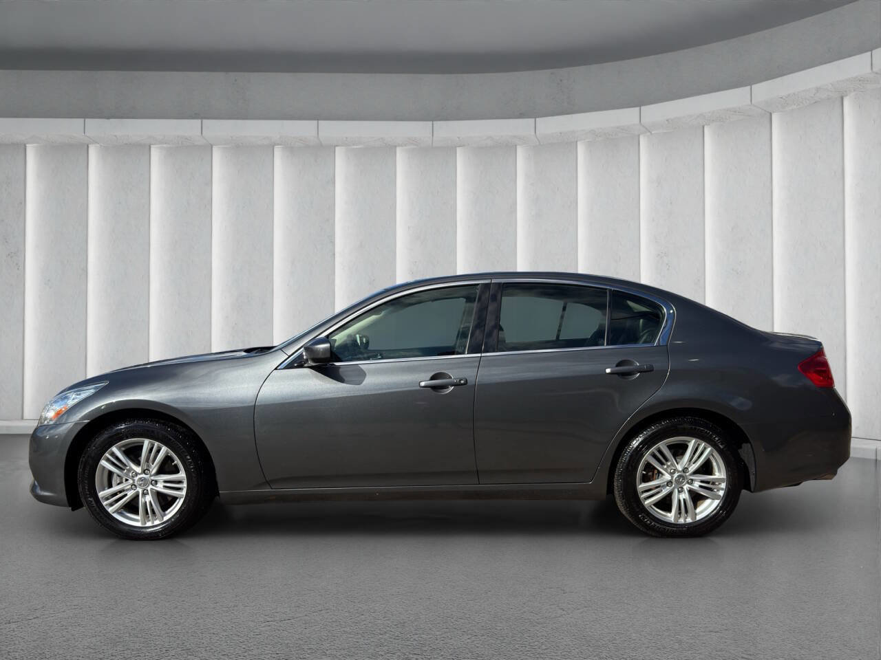 Used 2013 INFINITI G37 x Sedan w/ Premium Pkg image 2