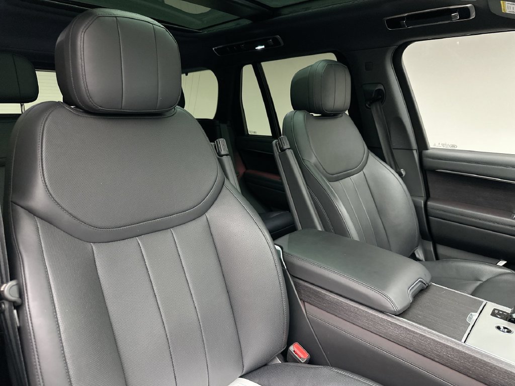 Certified 2025 Land Rover Range Rover SE AWD/4WD image 18