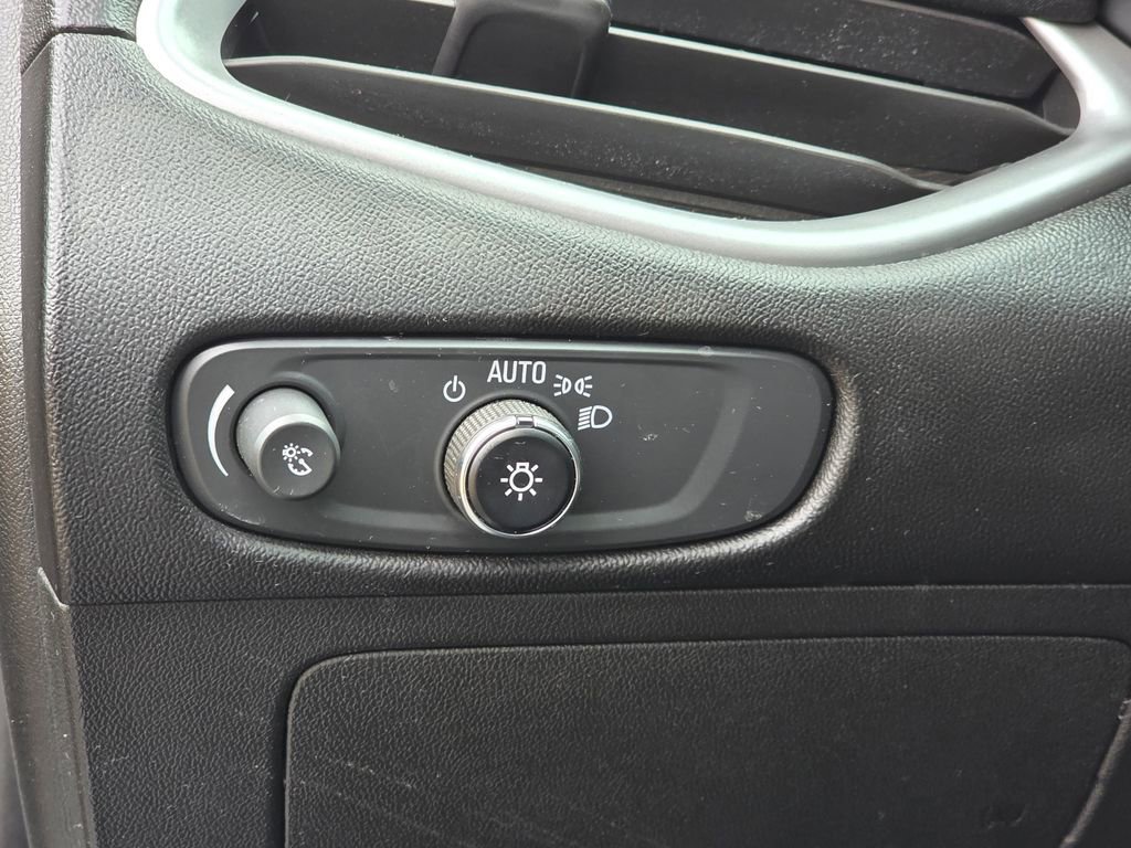 Used 2024 Chevrolet Malibu LT image 14