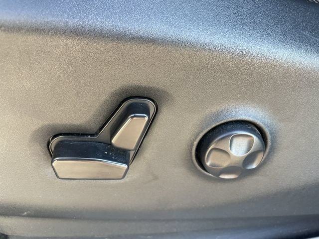 Used 2023 Chrysler Pacifica Touring-L FWD image 25