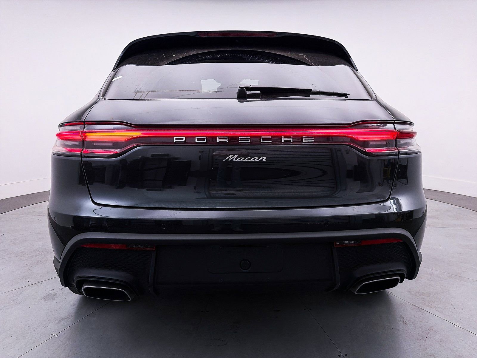 Used 2024 Porsche Macan image 16