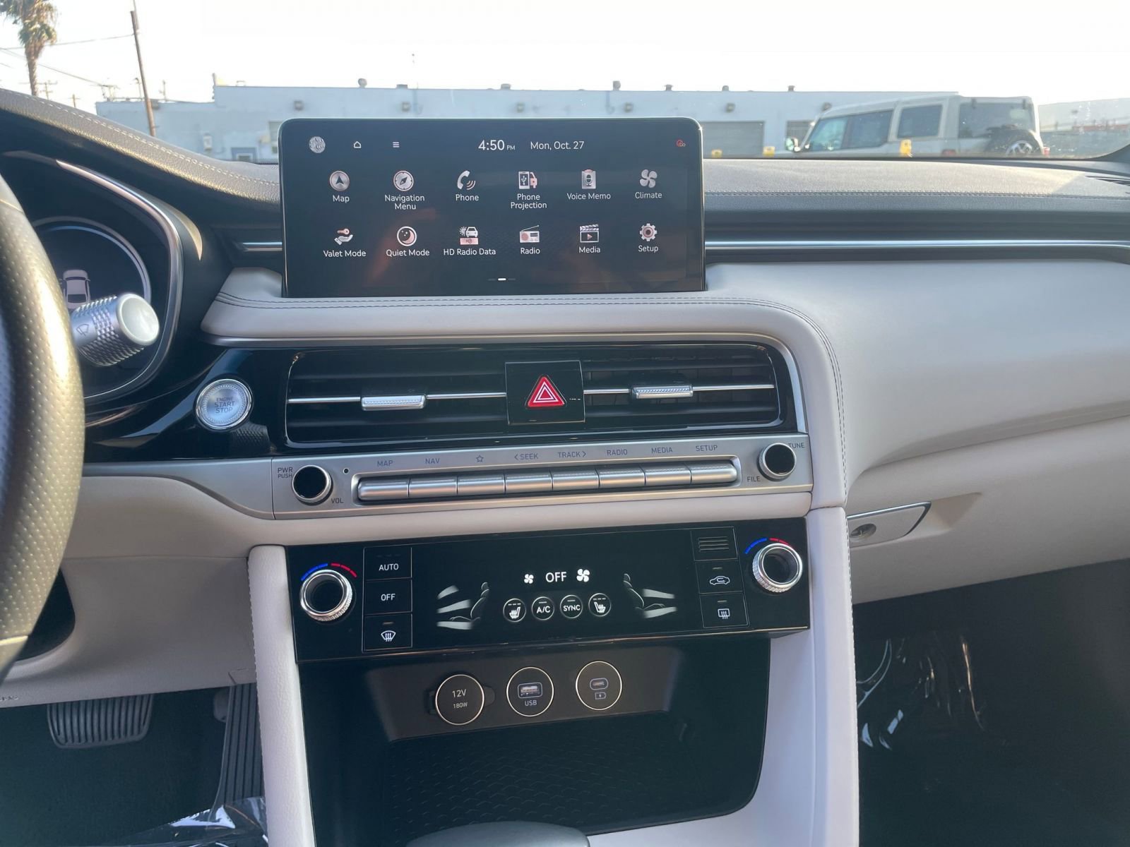 Used 2025 Genesis G70 2.5T image 17