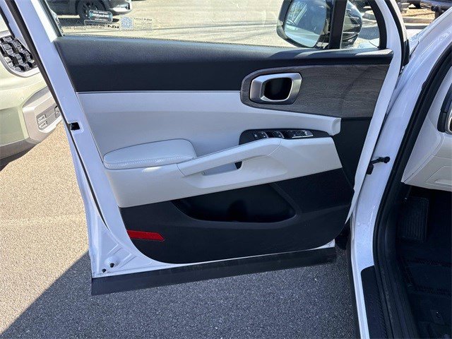 Used 2023 Kia Sorento EX w/ Panoramic Sunroof Package image 13