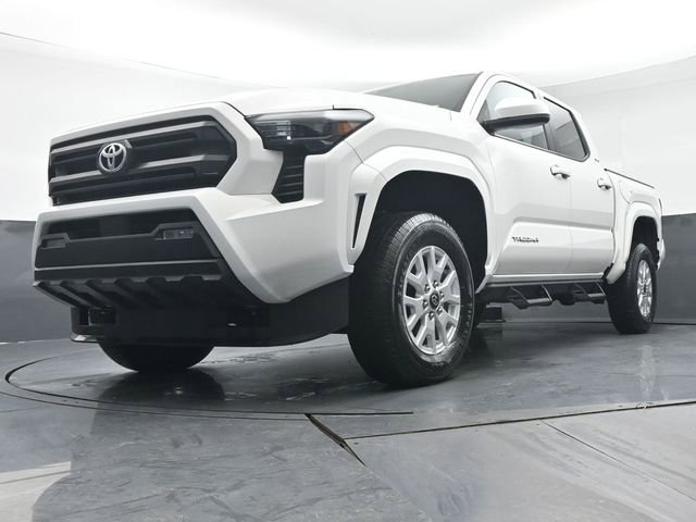 Certified 2025 Toyota Tacoma SR5 image 31