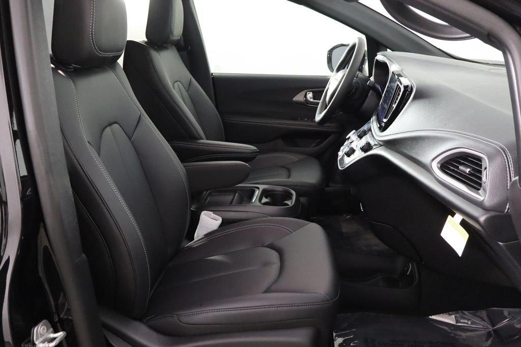 New 2027 Chrysler Pacifica Select FWD image 19