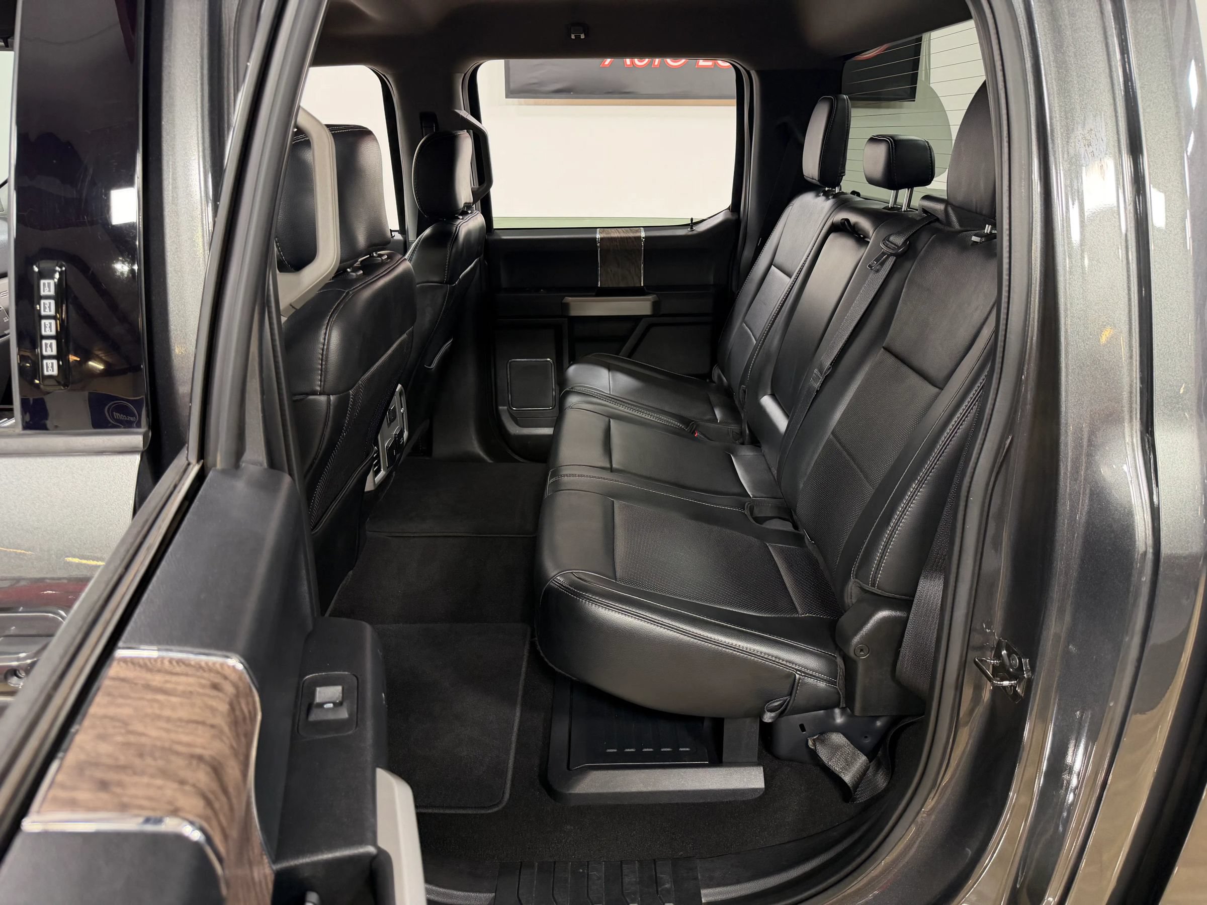 Used 2019 Ford F350 Lariat w/ Lariat Ultimate Package AWD/4WD image 16