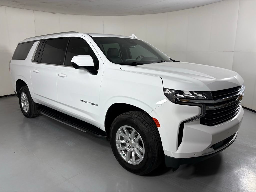 Used 2024 Chevrolet Suburban LT RWD image 2