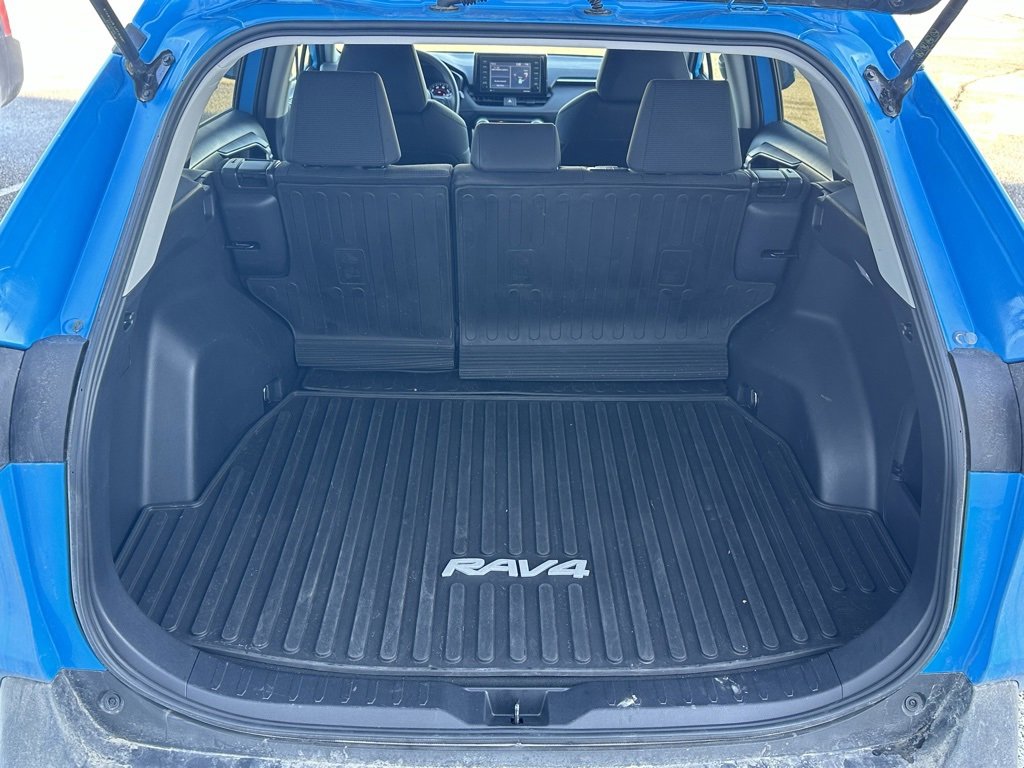Used 2021 Toyota RAV4 LE image 14