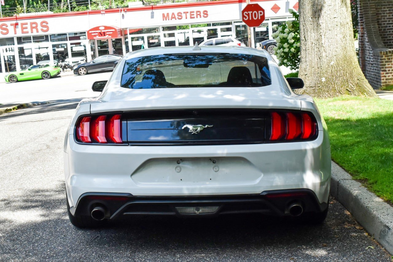 Used 2022 Ford Mustang Coupe RWD image 6