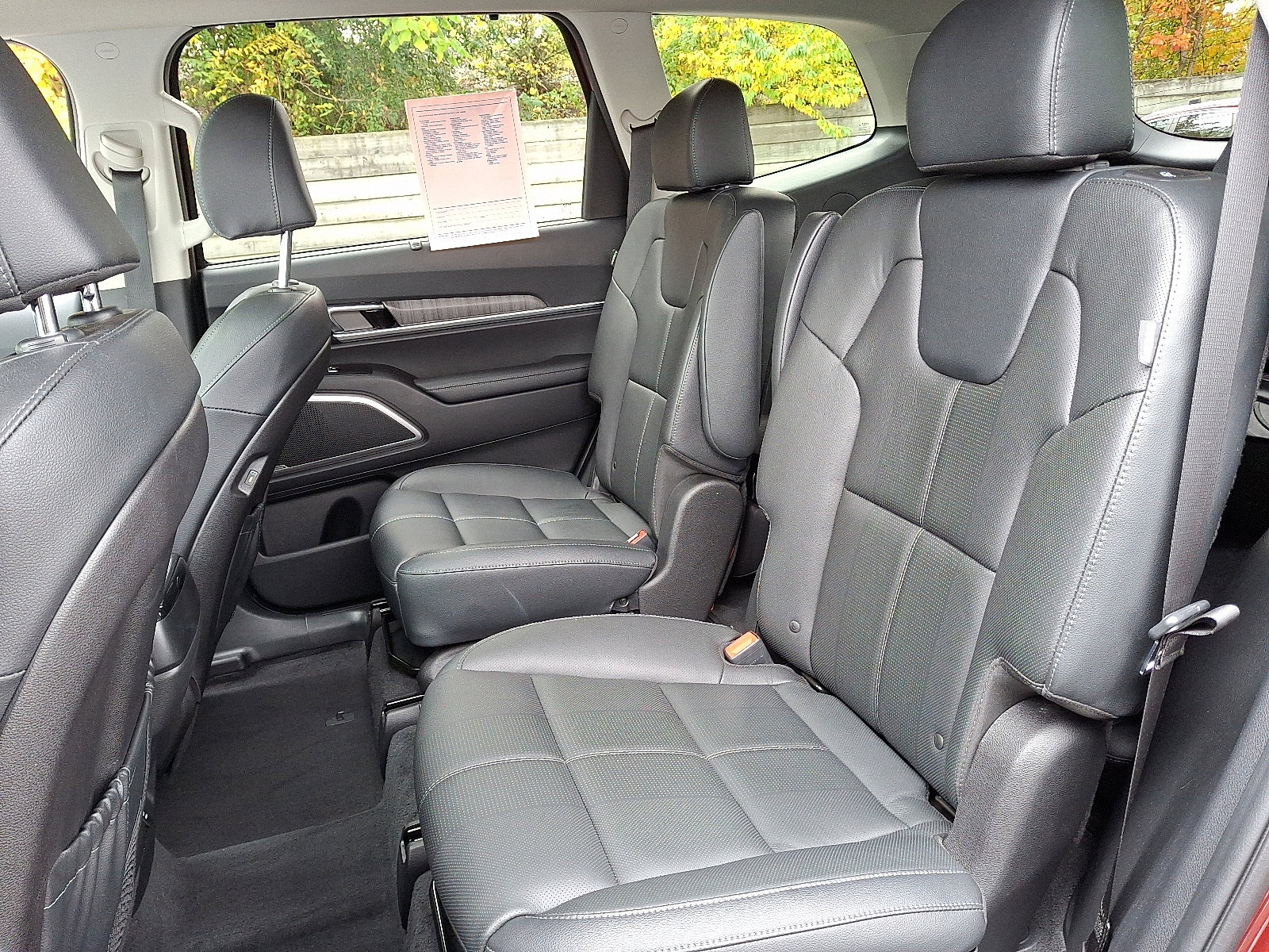 Used 2024 Kia Telluride EX w/ EX Captain's Chair Package image 8