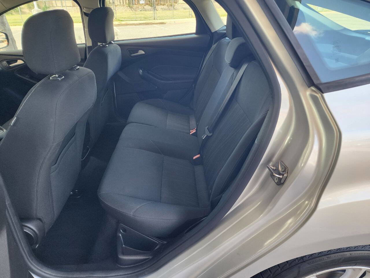 Used 2015 Ford Focus SE image 15