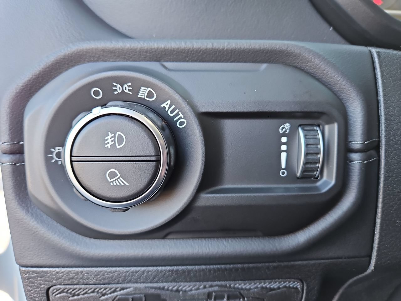 New 2026 Jeep Gladiator Sport AWD/4WD image 29