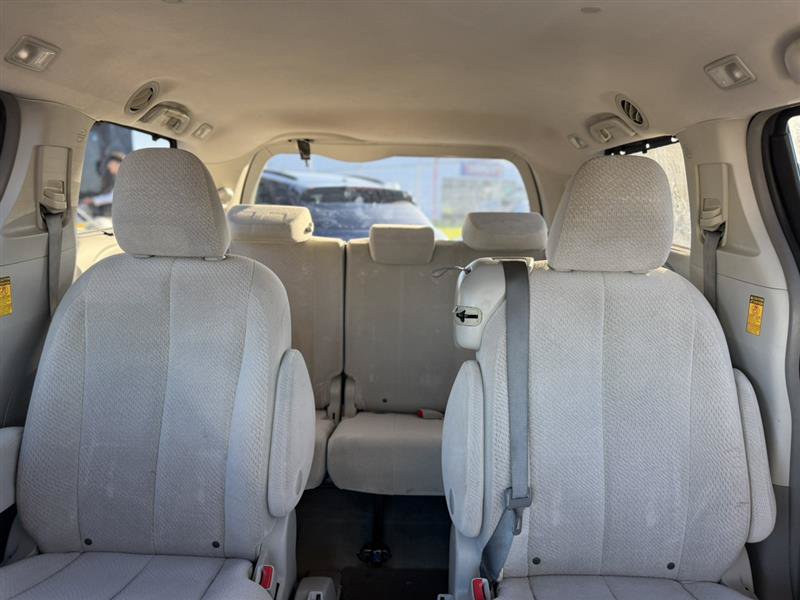 Used 2014 Toyota Sienna LE FWD image 22